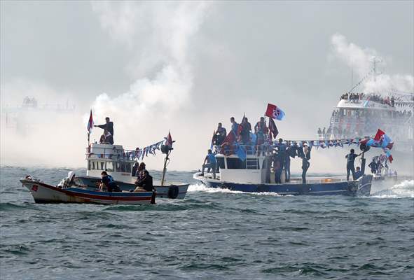 Trabzonspor fans celebrate title in Trabzon