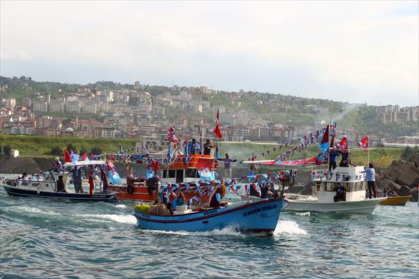 Trabzonspor fans celebrate title in Trabzon