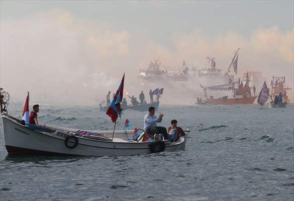 Trabzonspor fans celebrate title in Trabzon