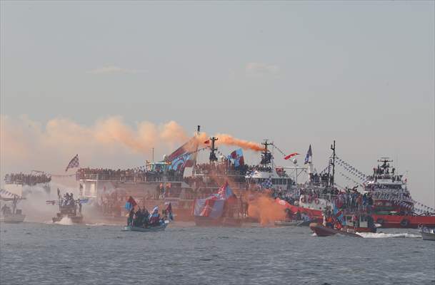 Trabzonspor fans celebrate title in Trabzon