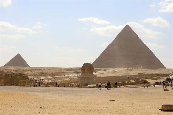 Cheops, Khafre and Mikerinos Pyramids in Giza