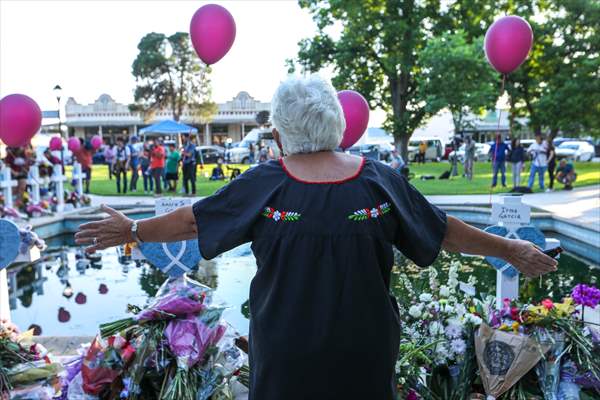 Mourners visit memorial for Texas school shooting victims