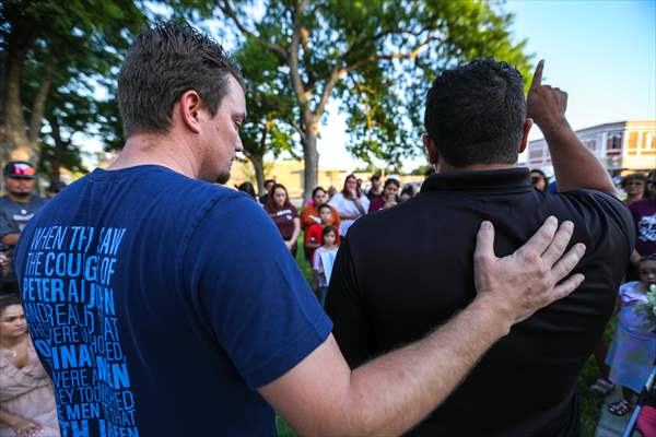 Mourners visit memorial for Texas school shooting victims