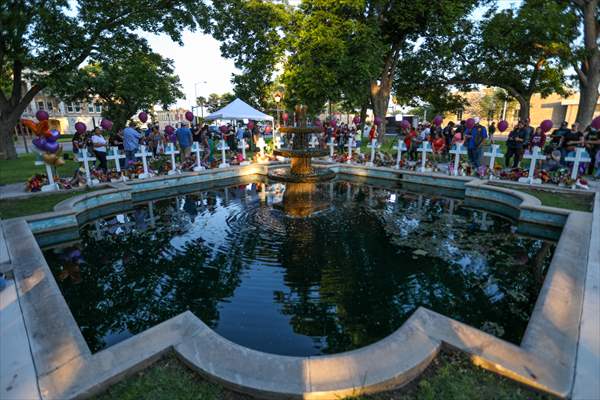 Mourners visit memorial for Texas school shooting victims