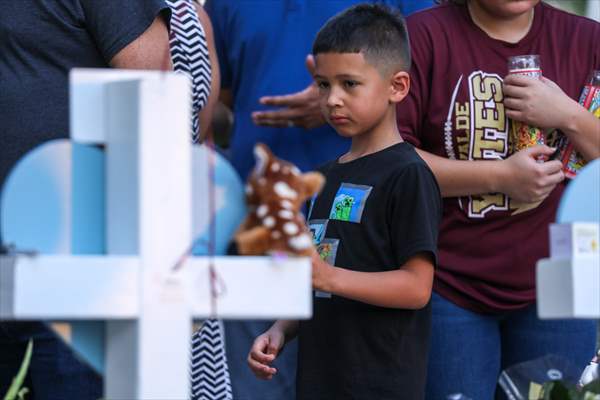 Mourners visit memorial for Texas school shooting victims