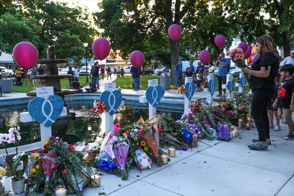 Mourners visit memorial for Texas school shooting victims