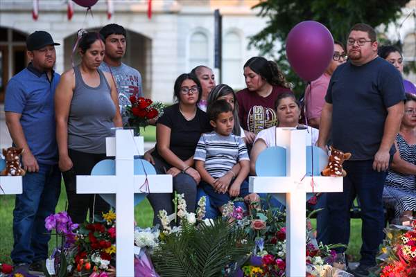 Mourners visit memorial for Texas school shooting victims