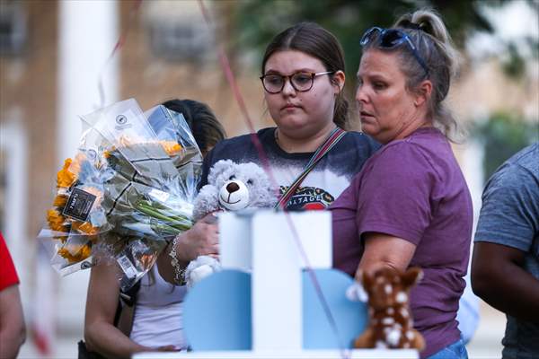 Mourners visit memorial for Texas school shooting victims