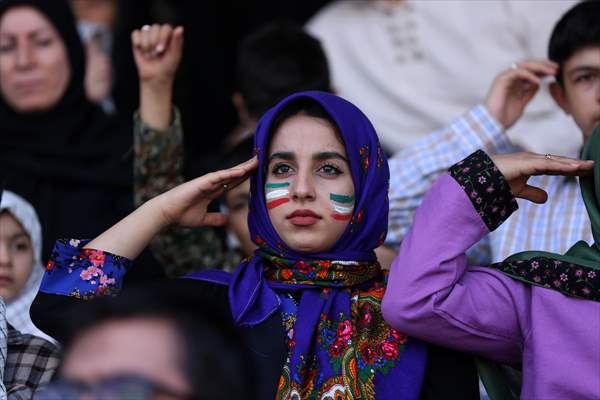 "Hello Commander" anthem, which spread on social media, was sung with choir at Tehran Azadi Stadium