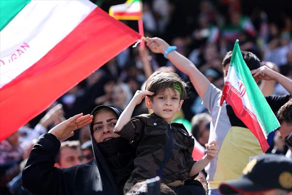 "Hello Commander" anthem, which spread on social media, was sung with choir at Tehran Azadi Stadium