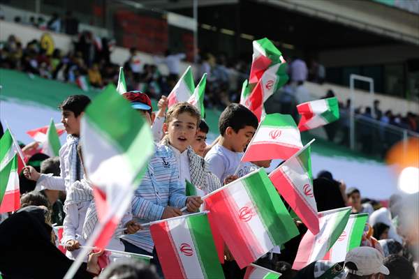 "Hello Commander" anthem, which spread on social media, was sung with choir at Tehran Azadi Stadium