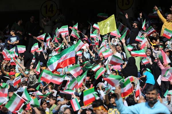 "Hello Commander" anthem, which spread on social media, was sung with choir at Tehran Azadi Stadium