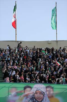 "Hello Commander" anthem, which spread on social media, was sung with choir at Tehran Azadi Stadium