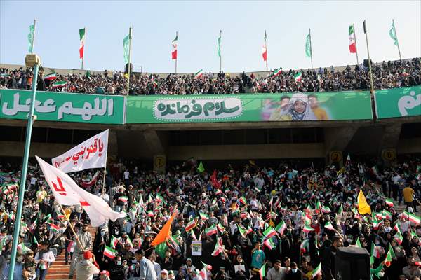 "Hello Commander" anthem, which spread on social media, was sung with choir at Tehran Azadi Stadium
