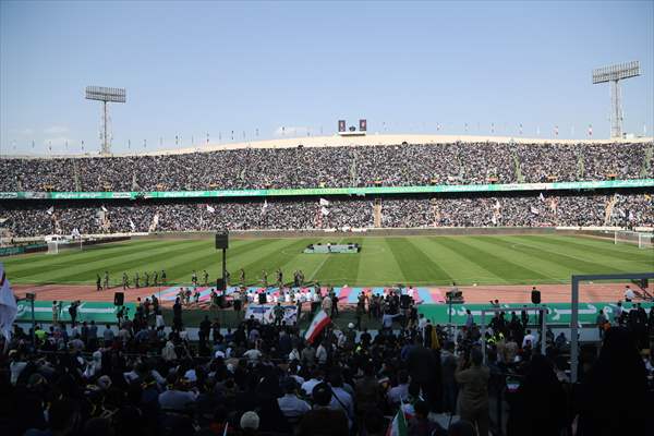 "Hello Commander" anthem, which spread on social media, was sung with choir at Tehran Azadi Stadium