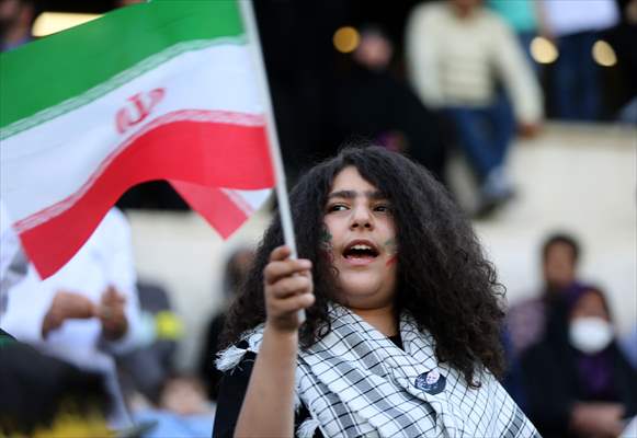 "Hello Commander" anthem, which spread on social media, was sung with choir at Tehran Azadi Stadium
