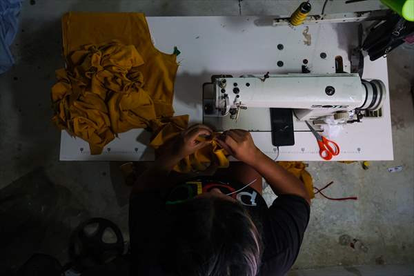 Colombian women in the textile industry