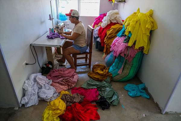 Colombian women in the textile industry