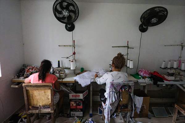 Colombian women in the textile industry