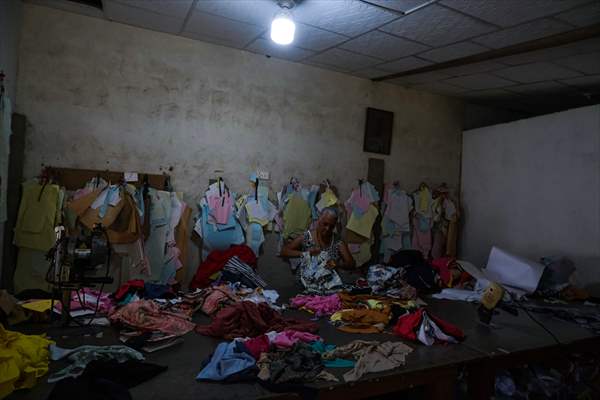 Colombian women in the textile industry