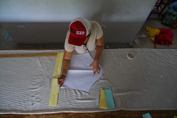 Colombian women in the textile industry