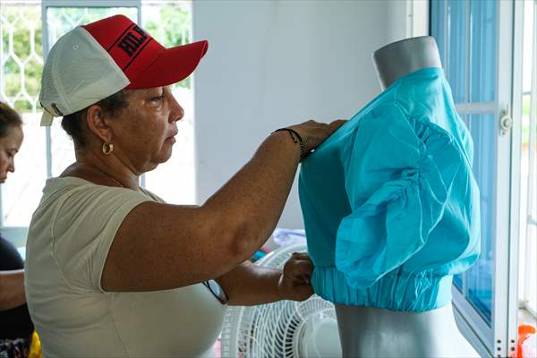 Colombian women in the textile industry