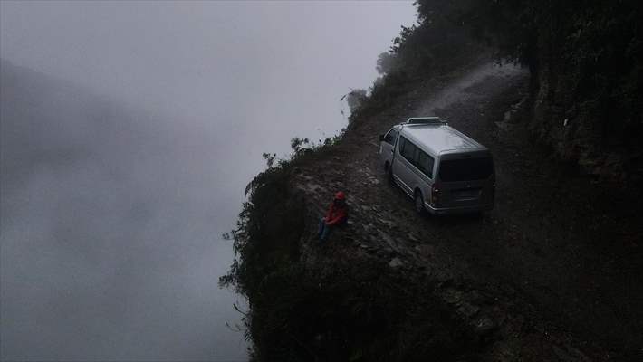 Descent from the summit towards the road to Los Yungas and the Death Road in La Paz