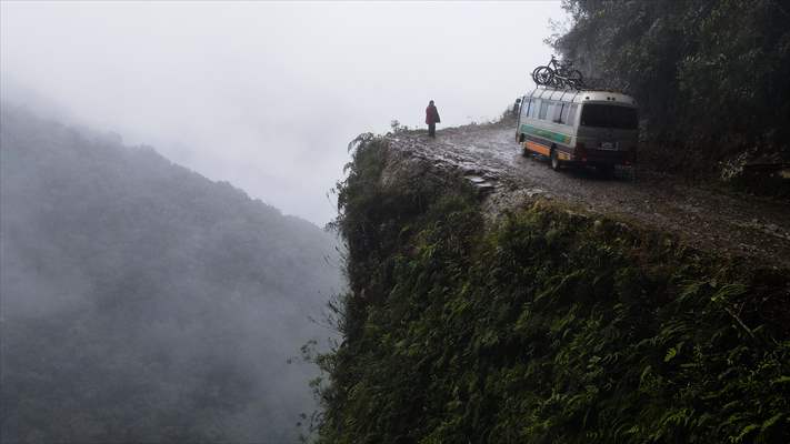 Descent from the summit towards the road to Los Yungas and the Death Road in La Paz