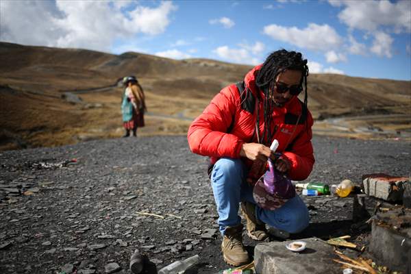 Descent from the summit towards the road to Los Yungas and the Death Road in La Paz
