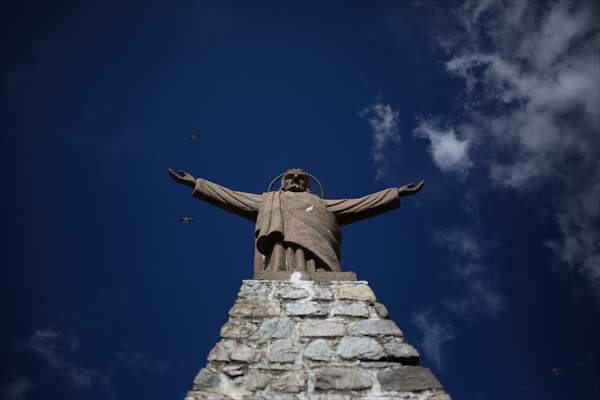 Descent from the summit towards the road to Los Yungas and the Death Road in La Paz