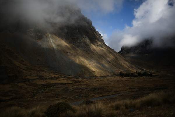 Descent from the summit towards the road to Los Yungas and the Death Road in La Paz