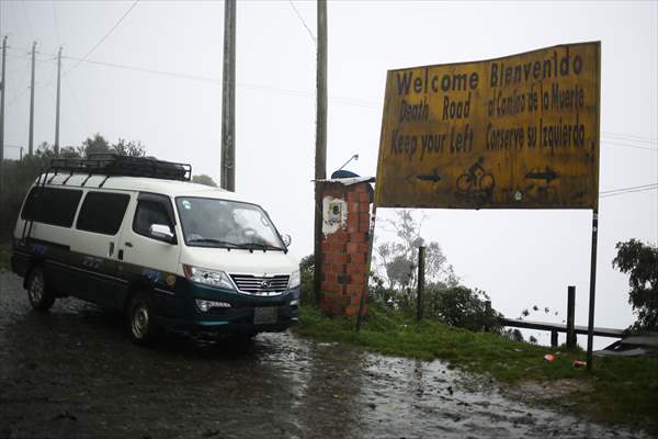 Descent from the summit towards the road to Los Yungas and the Death Road in La Paz