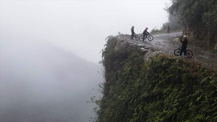 Descent from the summit towards the road to Los Yungas and the Death Road in La Paz