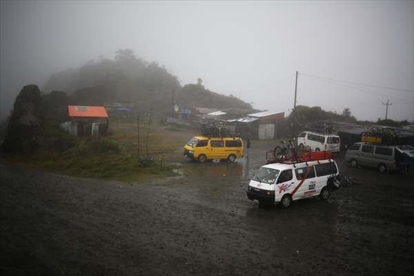 Descent from the summit towards the road to Los Yungas and the Death Road in La Paz
