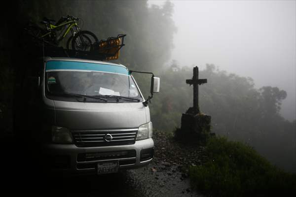 Descent from the summit towards the road to Los Yungas and the Death Road in La Paz