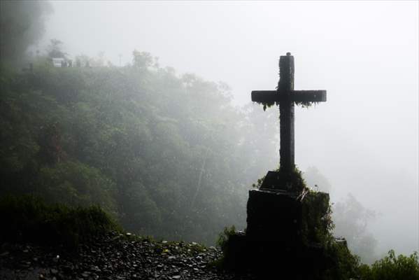 Descent from the summit towards the road to Los Yungas and the Death Road in La Paz