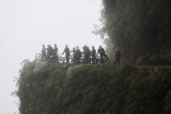 Descent from the summit towards the road to Los Yungas and the Death Road in La Paz