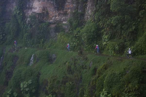 Descent from the summit towards the road to Los Yungas and the Death Road in La Paz