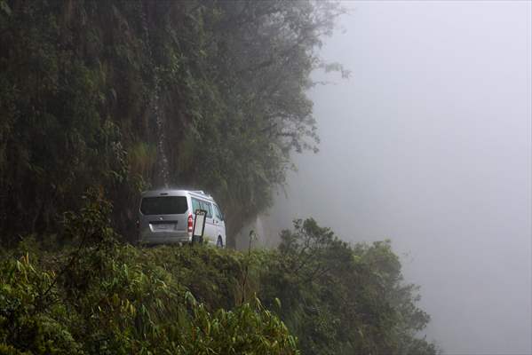 Descent from the summit towards the road to Los Yungas and the Death Road in La Paz