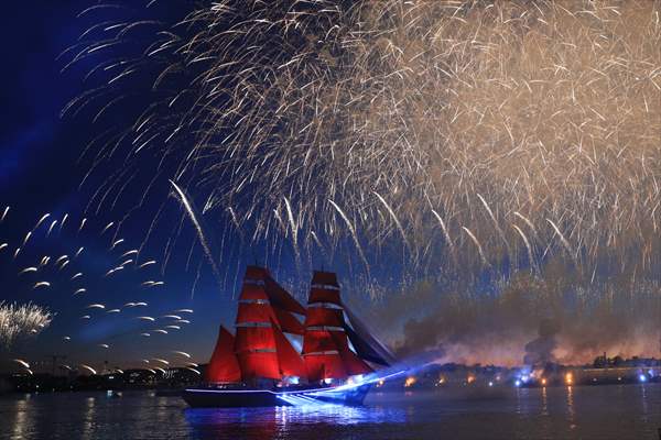 "Scarlet sails" festival in St. Petersburg