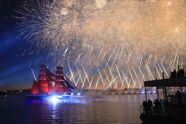 "Scarlet sails" festival in St. Petersburg
