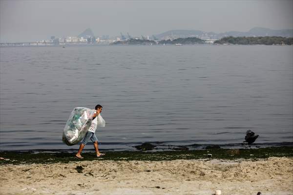 Pollution in the waters of Guanabara Bay in Rio de Janeiro