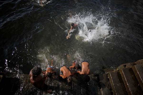 Pollution in the waters of Guanabara Bay in Rio de Janeiro