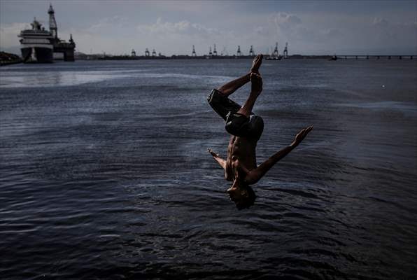 Pollution in the waters of Guanabara Bay in Rio de Janeiro