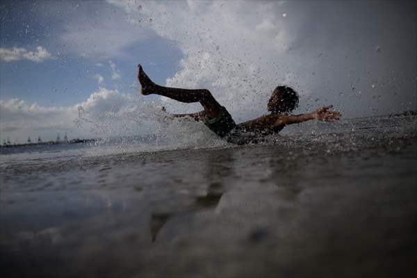 Pollution in the waters of Guanabara Bay in Rio de Janeiro