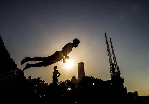 Pollution in the waters of Guanabara Bay in Rio de Janeiro