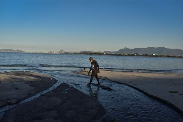 Pollution in the waters of Guanabara Bay in Rio de Janeiro