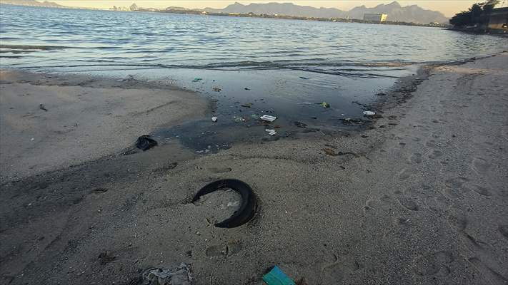 Pollution in the waters of Guanabara Bay in Rio de Janeiro