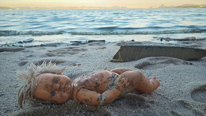 Pollution in the waters of Guanabara Bay in Rio de Janeiro