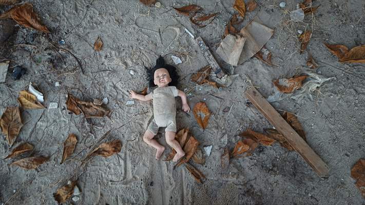 Pollution in the waters of Guanabara Bay in Rio de Janeiro